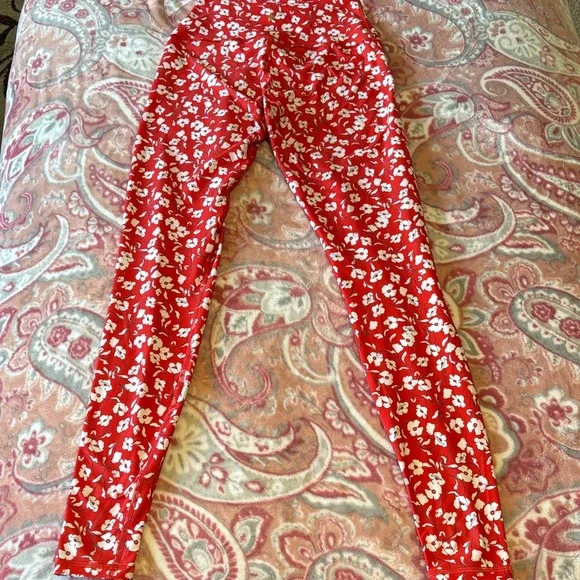 Spiritual Gangster Red Floral Leggings with Cream Blooms SET - Picture 2 of 8